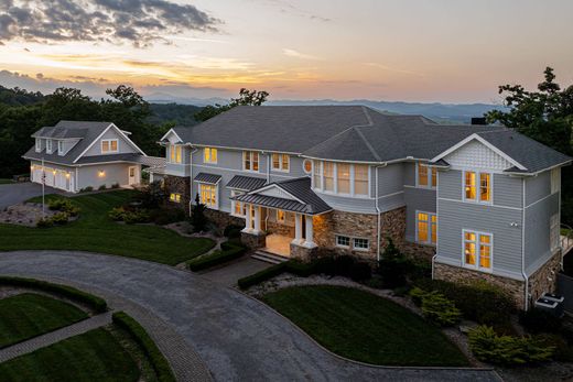 Vrijstaand huis in Hendersonville, Henderson County