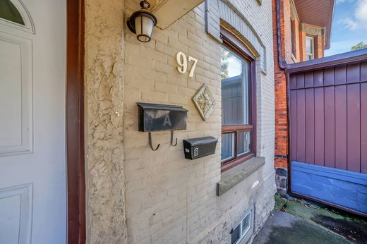 단독 저택 / Hamilton, Ontario