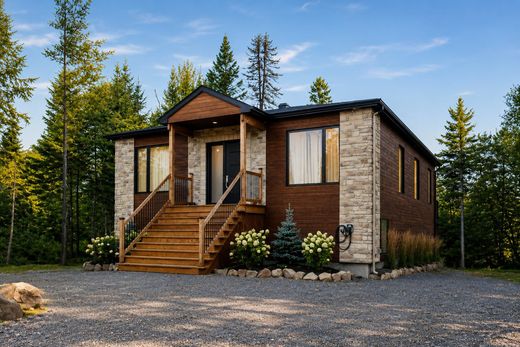 Maison individuelle à Sainte-Marguerite-du-Lac-Masson, Laurentides
