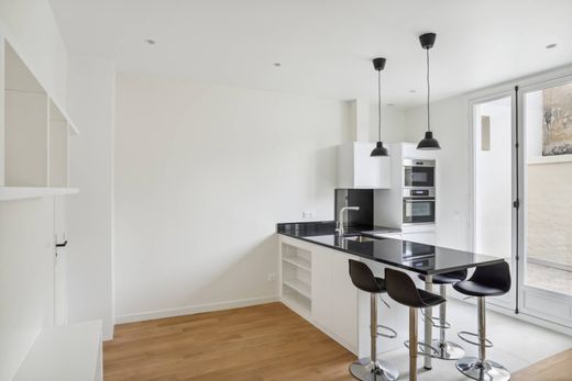 Apartment in Tour Eiffel, Invalides – Ecole Militaire, Saint-Thomas d’Aquin, Paris