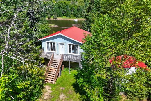 Detached House in Saint-Adolphe-d'Howard, Laurentides