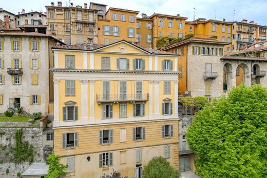 Appartement in Bergamo, Provincia di Bergamo
