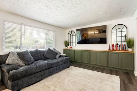 Taylorsville, Salt Lake Countyの一戸建て住宅