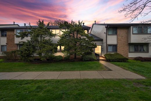 Apartment / Etagenwohnung in West Bloomfield Township, Oakland County