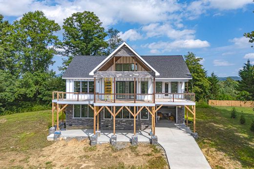 Einfamilienhaus in Hendersonville, Henderson County