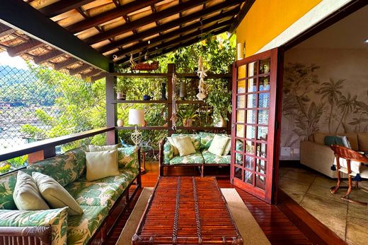 아파트 / Angra dos Reis, Rio de Janeiro