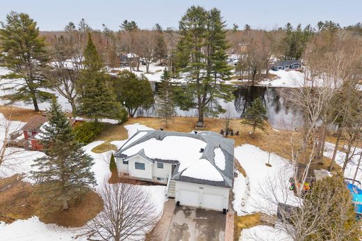 Detached House in Gravenhurst, Ontario