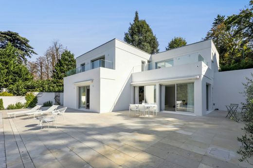 Detached House in Bougival, Yvelines