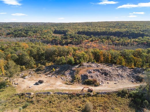 Land in Killingly Center, Windham County
