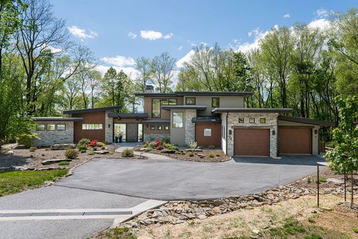 Vrijstaand huis in Fletcher, Henderson County