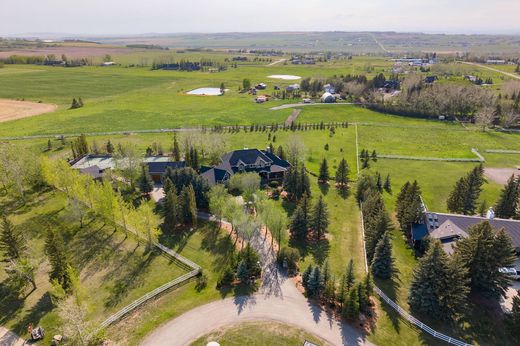 Detached House in Calgary, Alberta