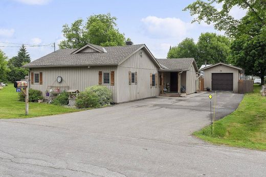 Detached House in Smiths Falls, Lanark County