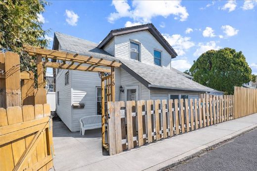 Detached House in Brooklyn, Kings County