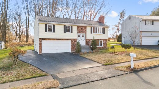 Detached House in East Hartford, Hartford County