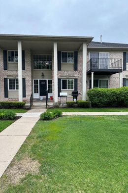 Apartment in West Bloomfield Township, Oakland County