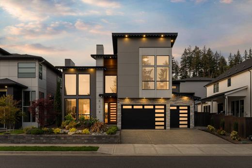 Luxury home in Camas, Clark County