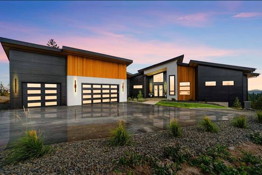 Luxury home in Happy Valley, Clackamas County