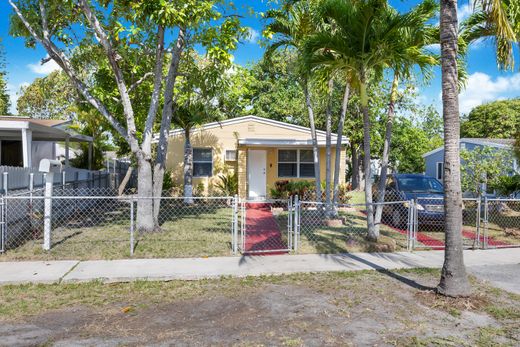 Dom jednorodzinny w North Miami Beach, Miami-Dade County
