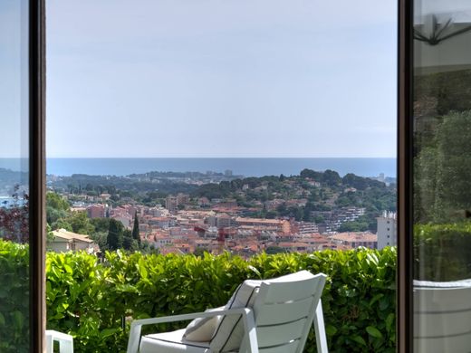 Vallauris, Alpes-Maritimesのマルチファミリーヴィラ