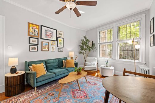 Apartment in Washington, Washington County