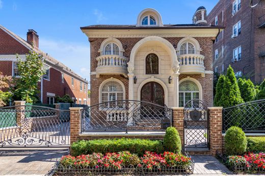 Einfamilienhaus in Forest Hills, Queens County