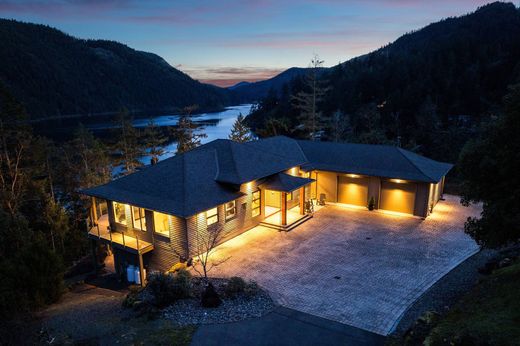 Частный Дом, Malahat, British Columbia