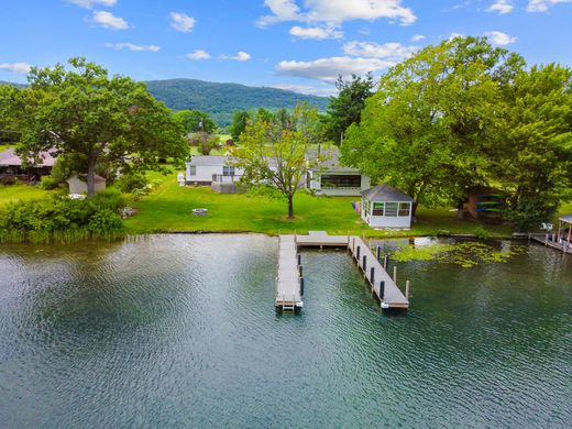 Detached House in Ticonderoga, Essex County