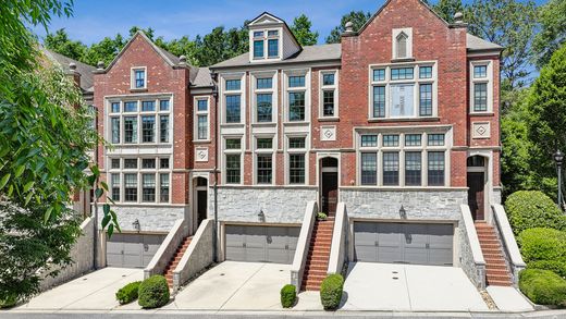 Townhouse in Brookhaven, DeKalb County