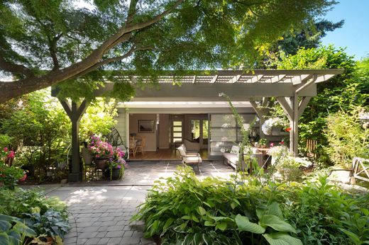 ‏בית חד-משפחתי ב  North Vancouver, Metro Vancouver Regional District