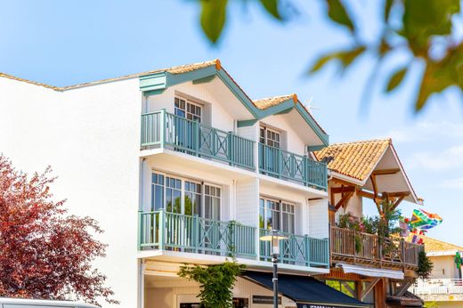 Apartment / Etagenwohnung in Cap Ferret, Gironde