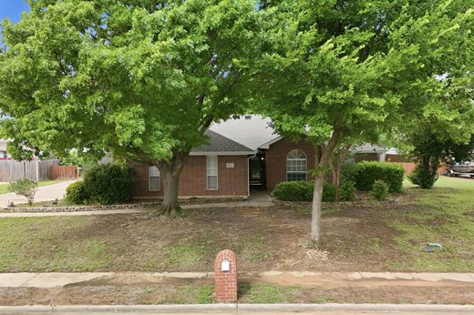 Detached House in Midlothian, Ellis County