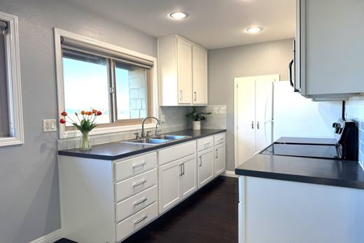 Apartment in Pomona, Los Angeles County