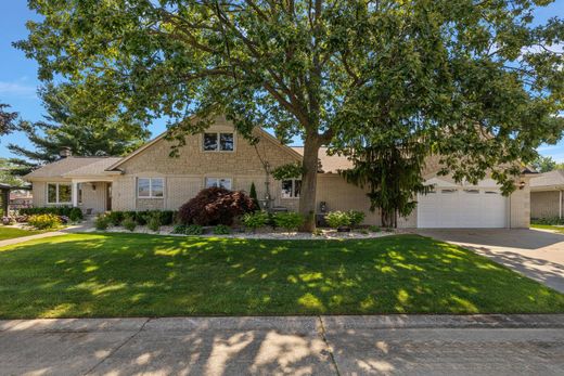 Harrison, Macomb Countyの一戸建て住宅