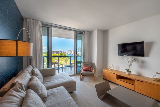 Apartment in Hallandale, Broward County