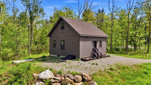 Detached House in Sandisfield, Berkshire County