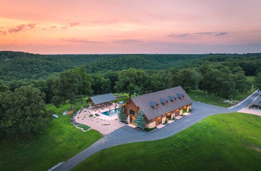 Vrijstaand huis in Linn Creek, Camden County