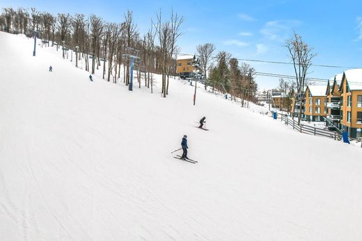 Apartment in Bromont, Montérégie