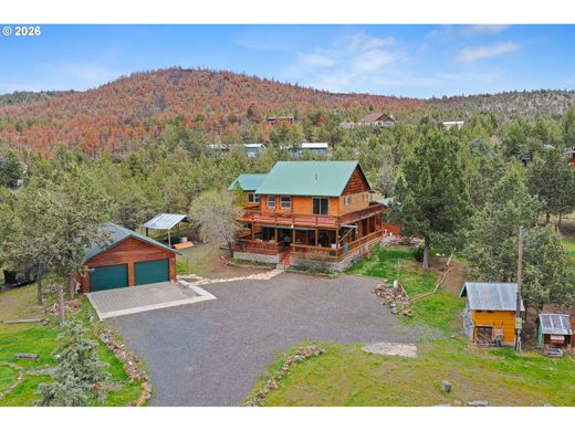 Luxury home in Prineville, Crook County
