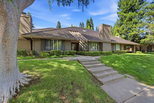 Luxury home in Gold River, Sacramento County