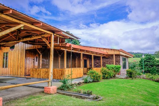 Einfamilienhaus in Poás, Provincia de Alajuela