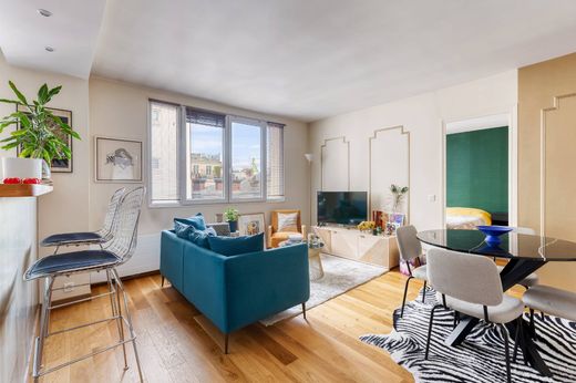 Apartment in Champs-Elysées, Madeleine, Triangle d’or, Paris