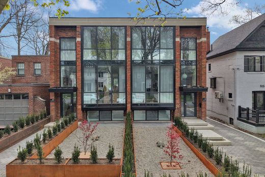 Semidetached House in Toronto, Ontario