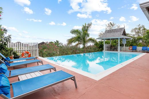 Villa in Rose Hall, Ironshore