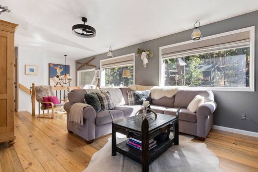 Detached House in Evergreen, Jefferson County