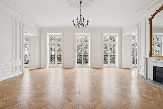 Apartment in Champs-Elysées, Madeleine, Triangle d’or, Paris