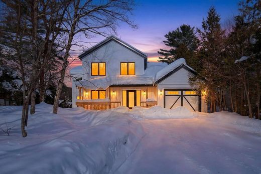 Detached House in Saint-Raymond, Capitale-Nationale