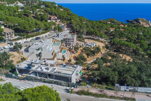 Смежная Вилла, Палафружель, Província de Girona