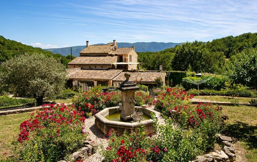 Detached House in Saint-Martin-de-Castillon, Vaucluse