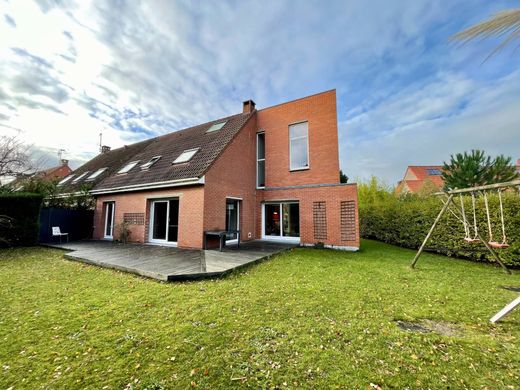 Mehrfamilienhaus in Bondues, Nord