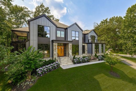 Luxury home in McLean, Fairfax County